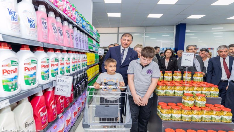 Başkan Tugay: Halkın zincir marketi şube açıyor